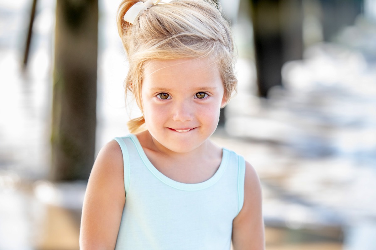 little girl posing for pictures- family portraits - family picture - family photography - wilmington nc family photogrpahers - chris lang photography