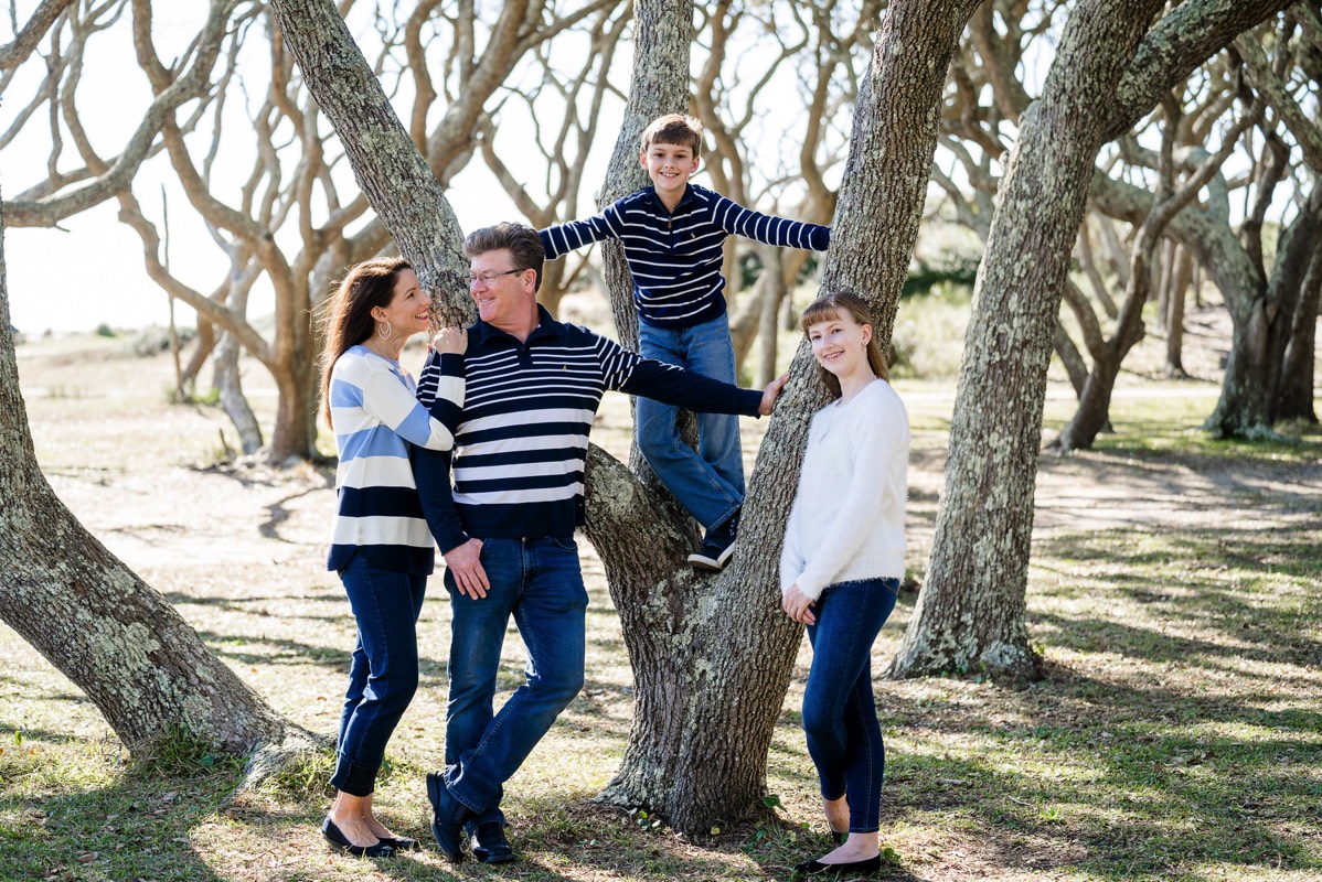 Family in the oal trees at Fort Fisher- Family Photo Session- Fort Fisher Photography - Photos in Fort Fisher - Family Portraits -